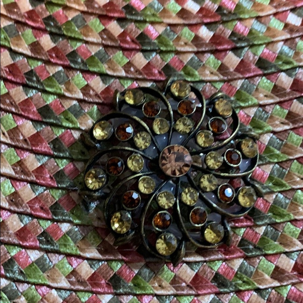 Handcrafted Clutch with Brooch - Picture 4 of 4